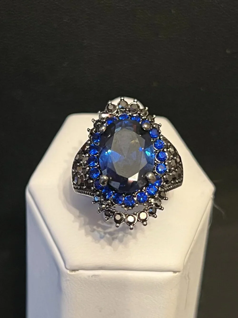 Oval Blue Simulated Gemstone Ring Size 6.5, 8.25 (109)